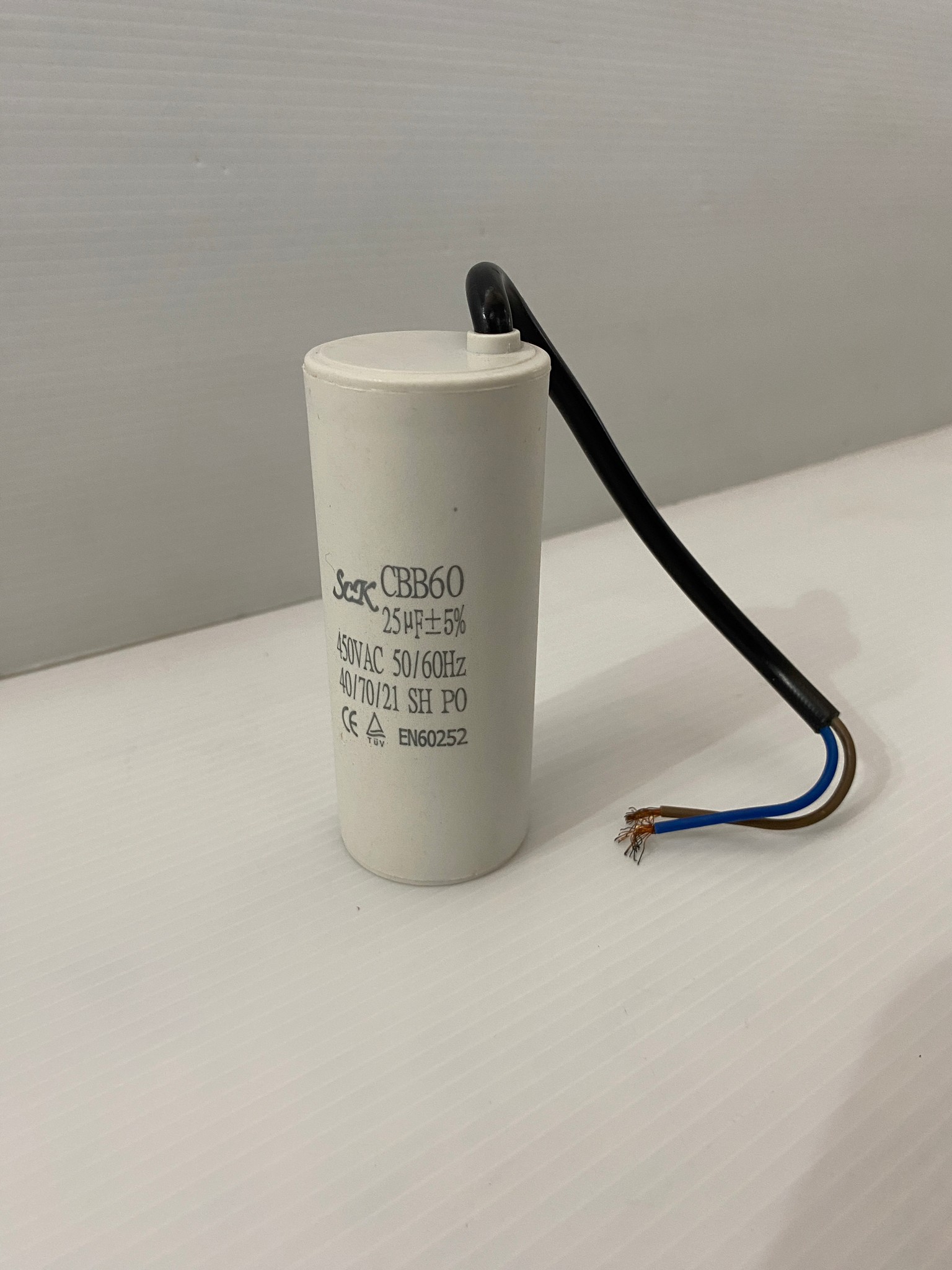 คาปาซิเตอร์ 20uf 25uf 30uf 35uf 40uf 45uf 50uf 450V. มีสาย (คอนเดนเซอร์) Santoshi Capacitor