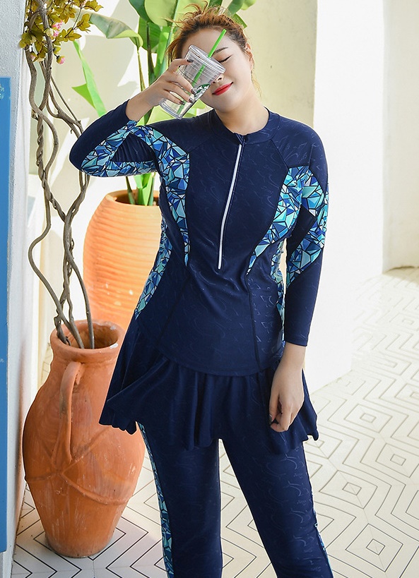 ชุดว่ายน้ำแบบสปอร์ตคนอ้วน 6xlพร้อมส่ง :ชุดว่ายน้ำไซส์ใหญ่แขนขายาวซิปหน้าสีน้ำเงินแต่งลายกราฟฟิกสีฟ้า มีเสื้อแขนยาวซิปหน้าและกางเกงขายาวแต่งกระโปรงระบาย น่ารักมากๆจ้า:รอบอก42-52นิ้ว เอว40-50นิ้ว สะโพก42-56นิ้ว