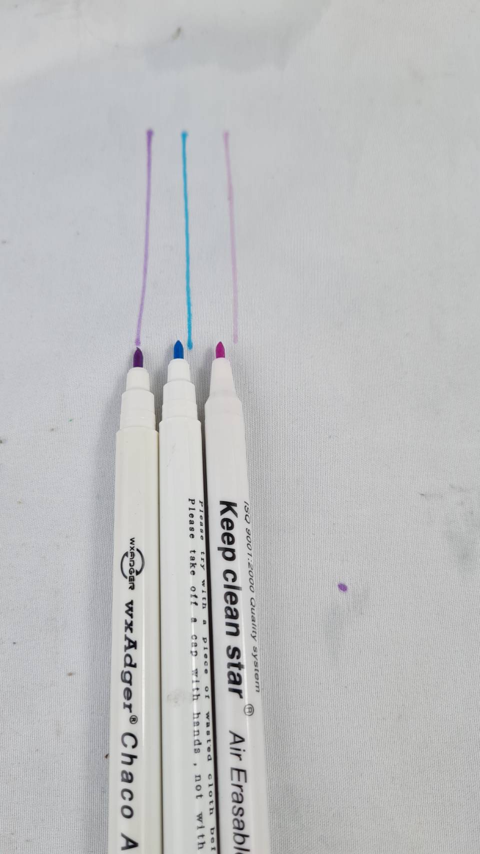 ปากกาเขียนผ้าลบด้วยน้ำ เขียนผ้า เขียนง่าย ลบง่าย ไม่เลอะผ้า ปากกาลบด้วยน้ำ ปากกาเขียนผ้า ใช้เขียนผ้า เขียนเส้นสำหรับตัดผ้า