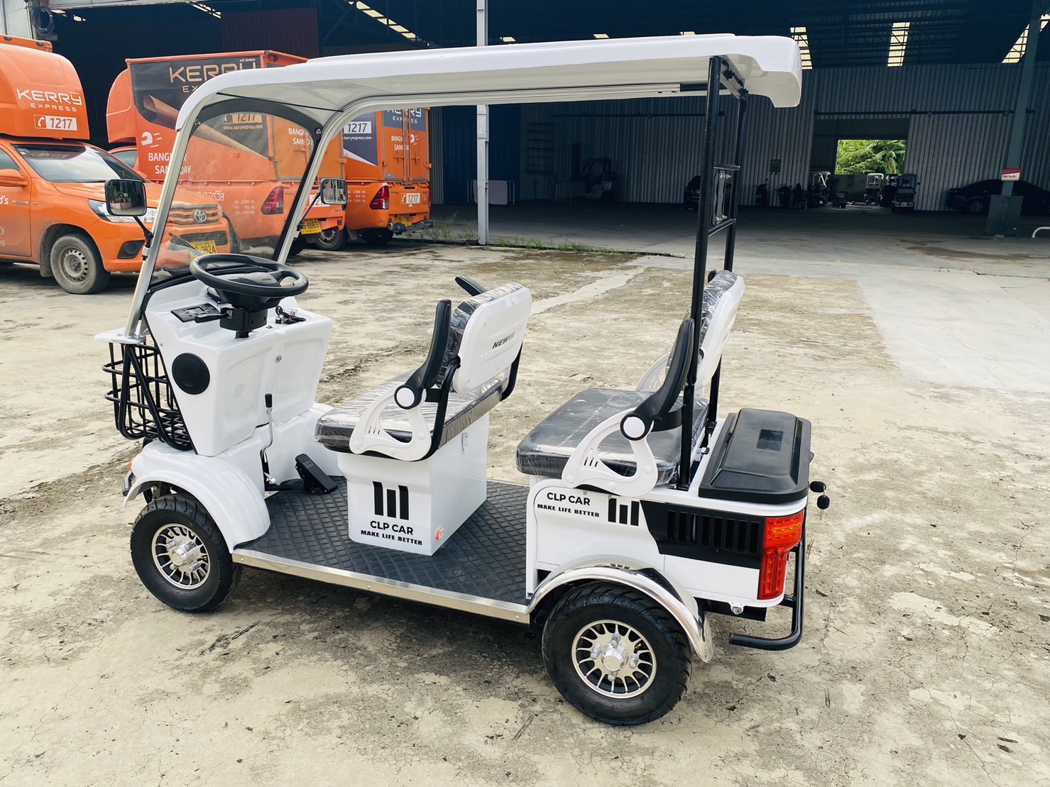 รถกอล์ฟไฟฟ้า 4 ล้อ 4 ที่นั่ง รุ่น M-04 ขับแบบพวงมาลัย