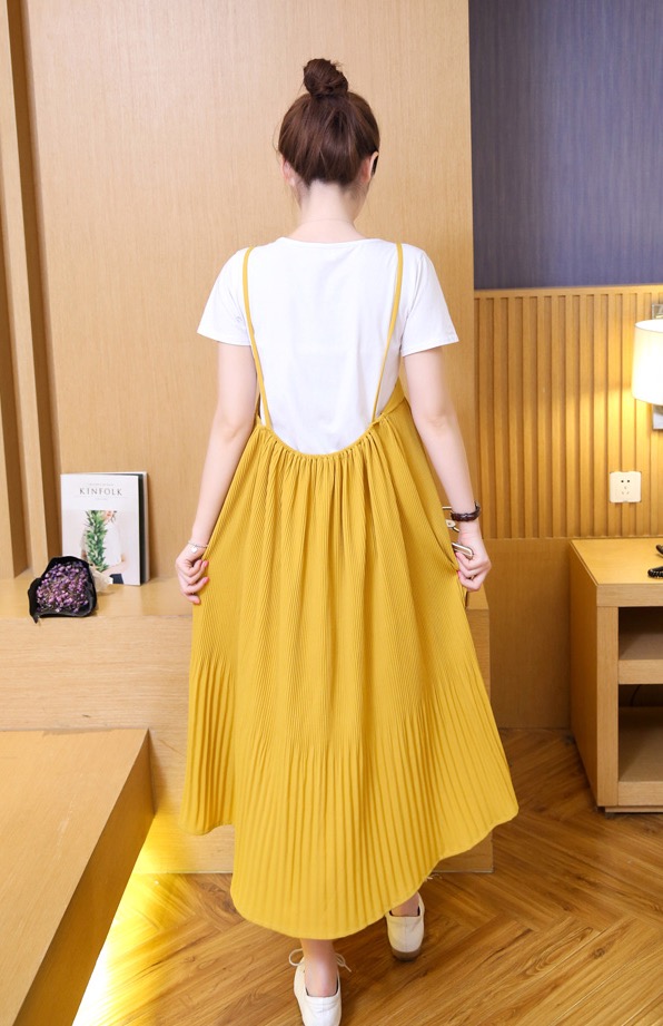 เอี๊ยมกระโปรงคลุมท้อง ยาวด้านล่างอัดพรีทสีเหลือง + เสื้อยืดสีขาว M,L,XL,XXL