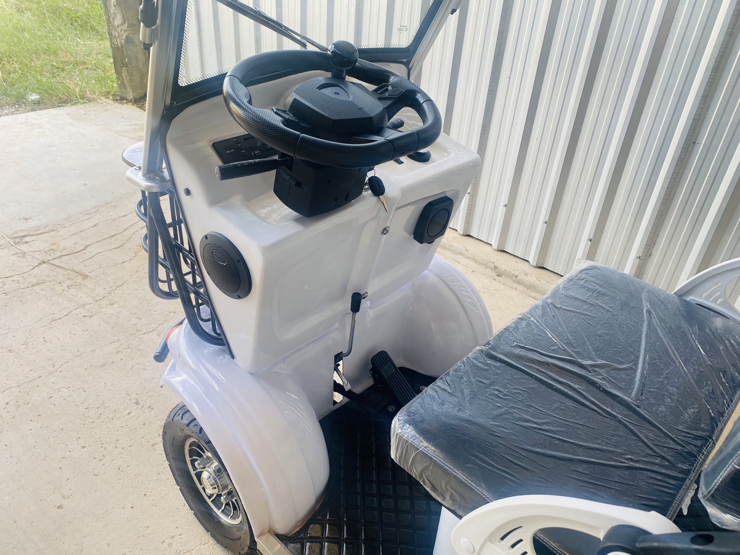 รถกอล์ฟไฟฟ้า 4 ล้อ 6 ที่นั่ง รุ่น M-04T ขับแบบพวงมาลัย