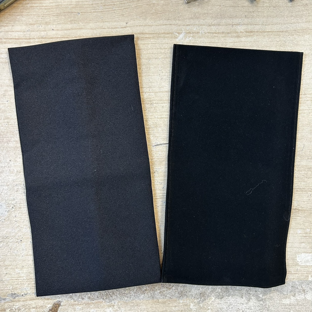 ปลอกแขนไว้อาลัย ปลอกแขนสีดำ ปลอกแขนไว้ทุกข์ เนื้อผ้ากำมะหยี่ ชิ้นละ 50.-