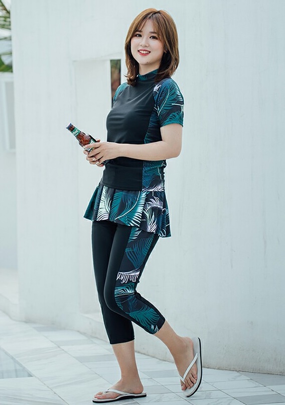 ชุดว่ายน้ำคนอ้วน 4xlแบบสปอร์ตพร้อมส่ง :ชุดว่ายน้ำไซส์ใหญ่สีดำแขนสั้นแต่งลายใบไม้สีสันสดใส set 3 ชิ้น มีเสื้อแขนสั้น กางเกงและกระโปรง แบบเก๋น่ารักมากๆจ้า:รอบอก36-44นิ้ว กางเกงเอว30-38นิ้ว//สะโพก38-46นิ้ว กระโปรงเอว30-38นิ้ว//สะโพกfreesize