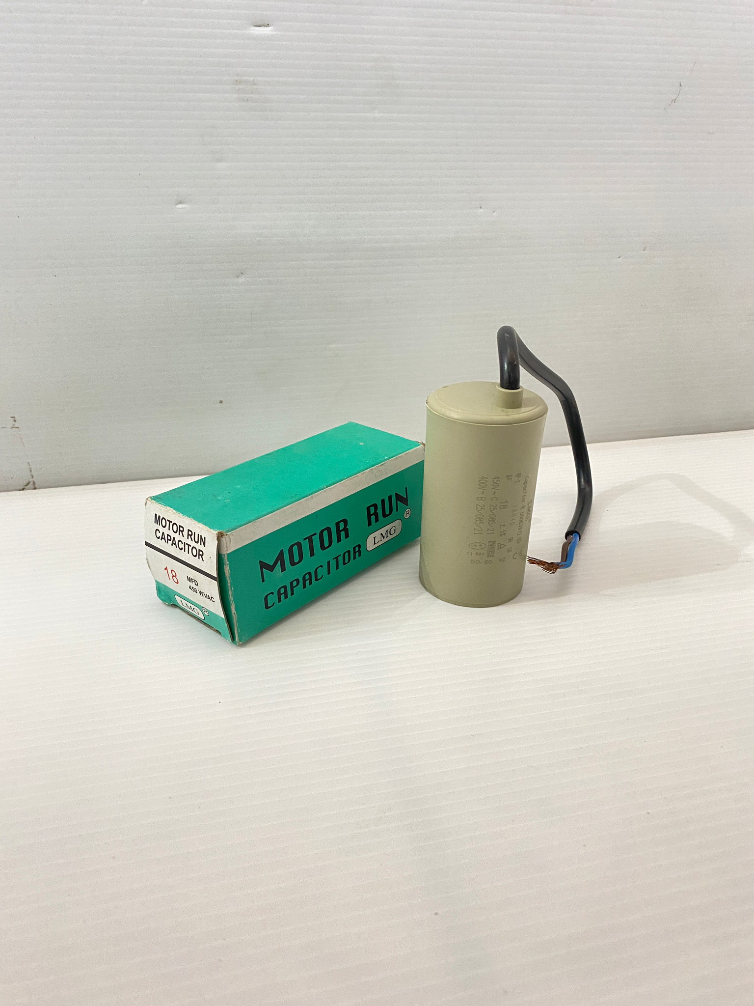 คาปาซิเตอร์ 8uf 12uf 14uf 16uf 18uf 450V. มีสาย (คอนเดนเซอร์) LMG Capacitor