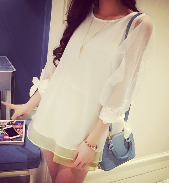 ((พร้อมส่ง)) เสื้อผ้าแฟชั่นผู้หญิง : เสื้อแฟชั่นสีขาวตัวยาว แต่งผูกโบว์ที่แขน และผ้าโปร่ง น่ารัก น่ารักจ้า
