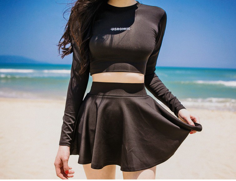 ชุดว่ายน้ำทูพีช พร้อมส่ง:ชุดว่ายน้ำสีดำแขนยาวผูกโบว์ด้านหลัง กระโปรงมีกางเกงใส่ด้านในแบบเก๋น่ารักมากๆจ้า:รอบอก30-38นิ้ว เอว30-38นิ้ว สะโพก30-38นิ้ว