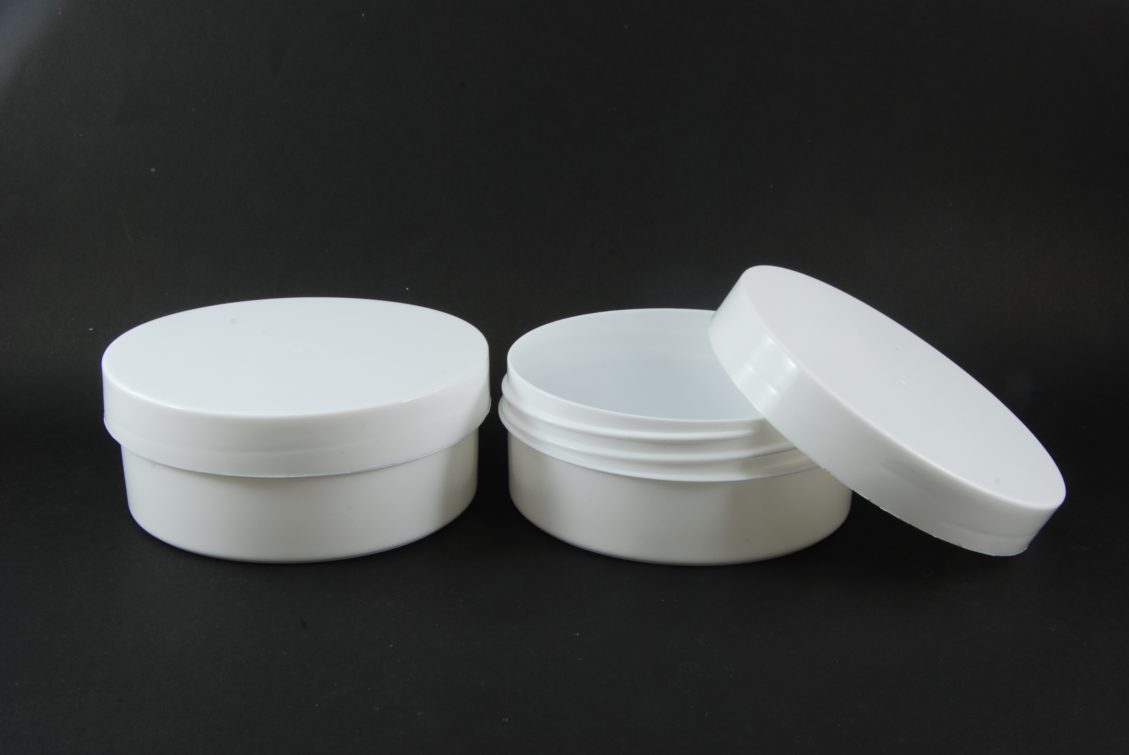 กระปุก BD สีขาว ขนาด 50 กรัม แพคละ 4 ชิ้น