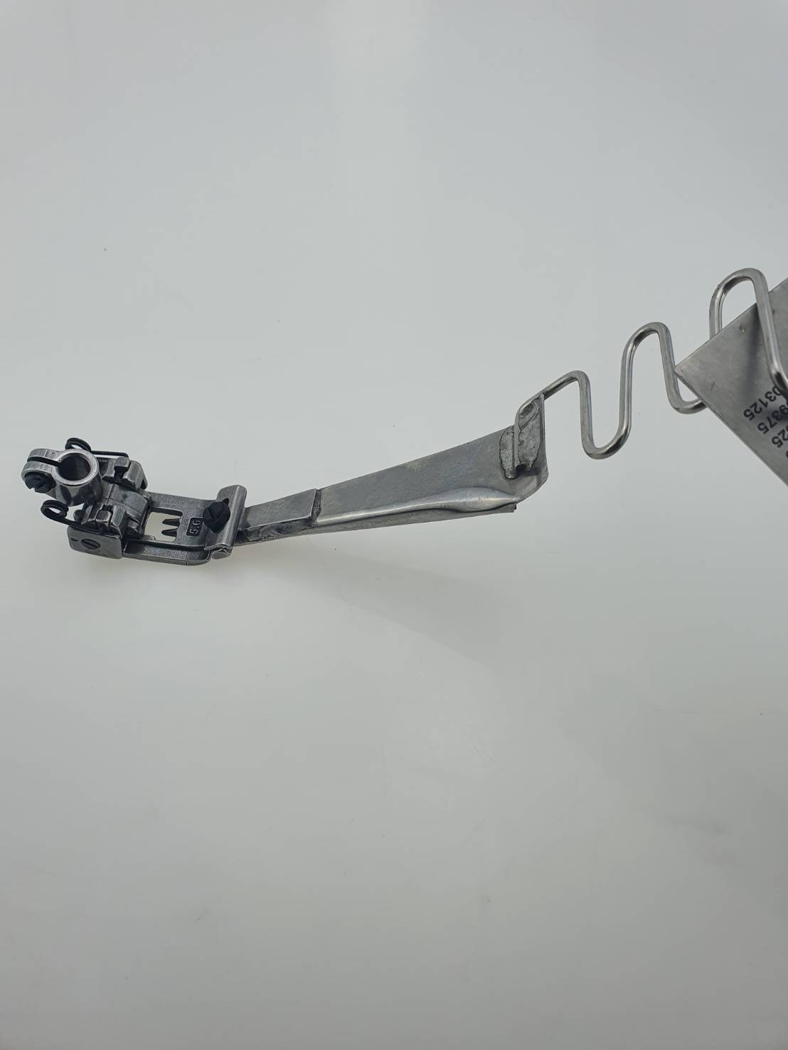 ตีนผีกุ้นจักรลาอุตสาหกรรมแถบผ้า ตีนผีกุ๊นแถบผ้า เช่น กางเกงวอม แถบเส้นบนเสื้อและกางเกงใช้กับจักรลาอุตสาหกรรม