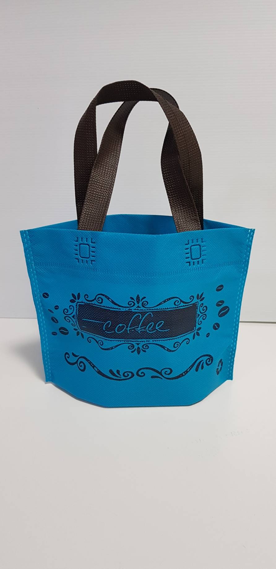 ถุงผ้าสปันบอนด์ ใส่กาแฟ ใส่ขนม งานช๊อต ขนาด กว้าง9" สูง7" ขยายก้น3" (50ใบ/แพ็ค)