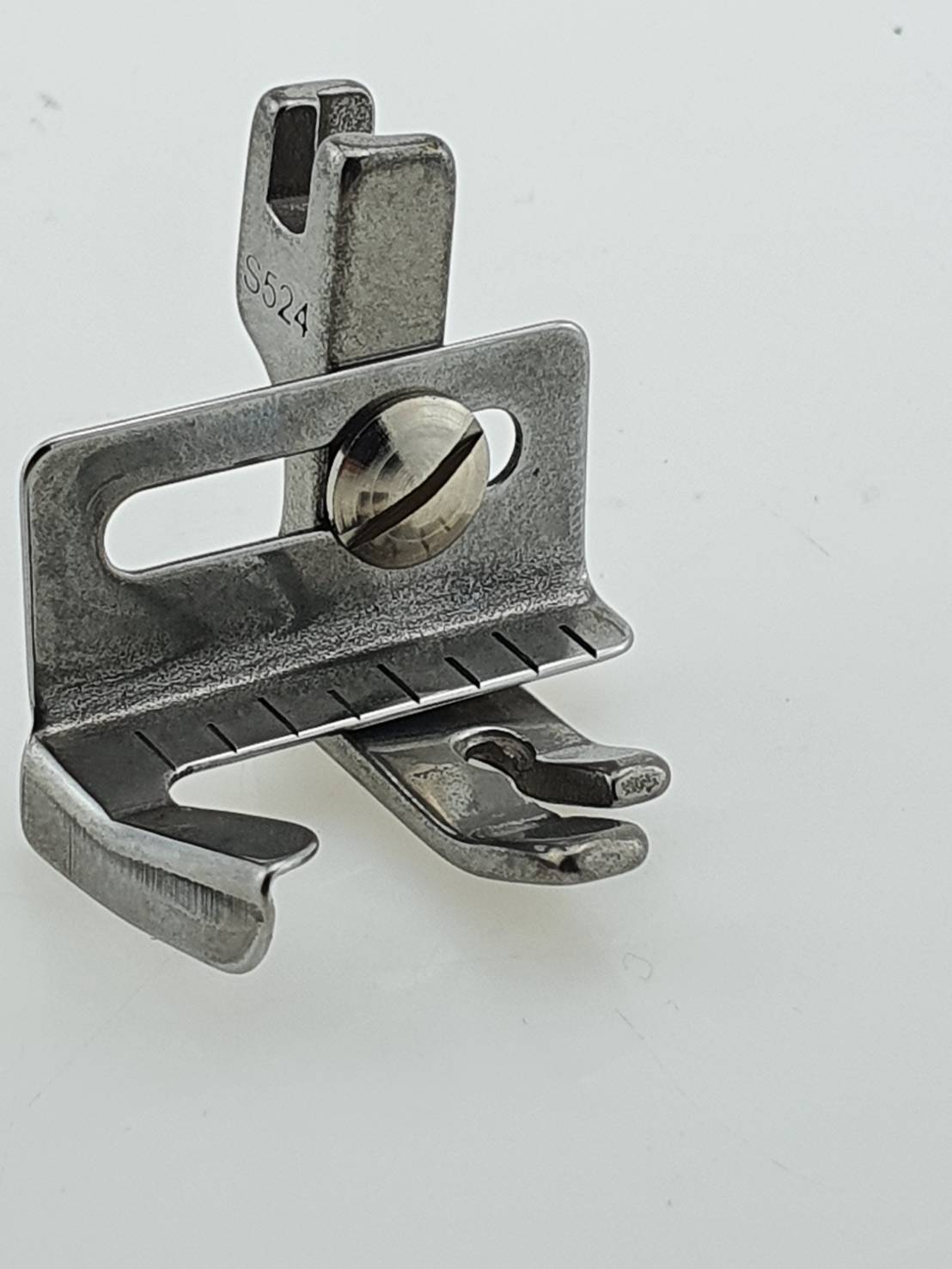 ตีนผีกั้นสำหรับเย็บสม็อค S524สำหรับจักรอุตสาหกรรมเข็มเดี่ยว