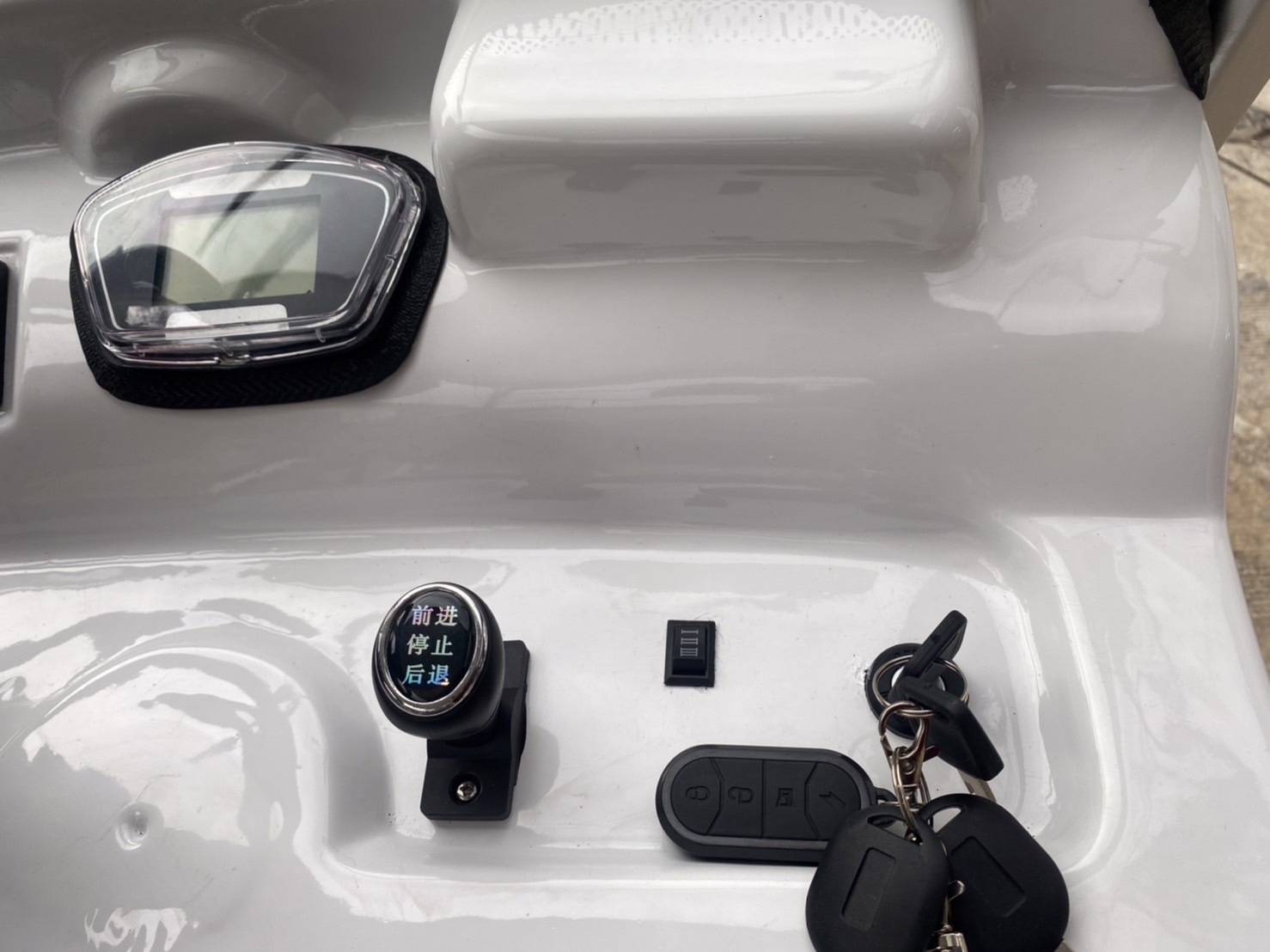 รถกอล์ฟไฟฟ้า 4 ล้อ 4 ที่นั่ง รุ่น M-04 ขับแบบพวงมาลัย