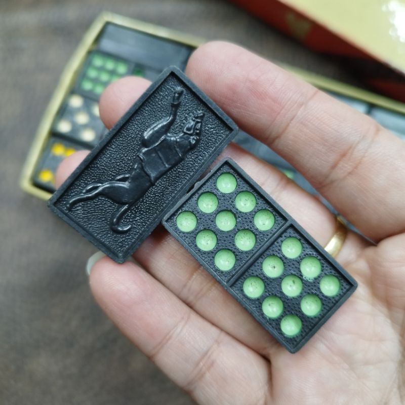 dominoes เกมกล่องโดมิโน่ ของเก่า ของสะสม ลดราคา ของโบราณ