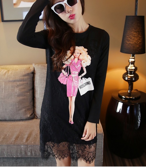 ชุดเดรสแฟชั่นพร้อมส่ง : เดรสสีดำ แต่งลายการ์ตูน และลูกไม้ที่ชายกระโปรง น่ารัก น่ารักจ้า