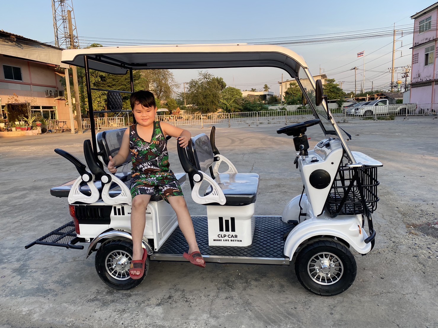 รถกอล์ฟไฟฟ้า 4 ล้อ 6 ที่นั่ง รุ่น M-04T ขับแบบพวงมาลัย