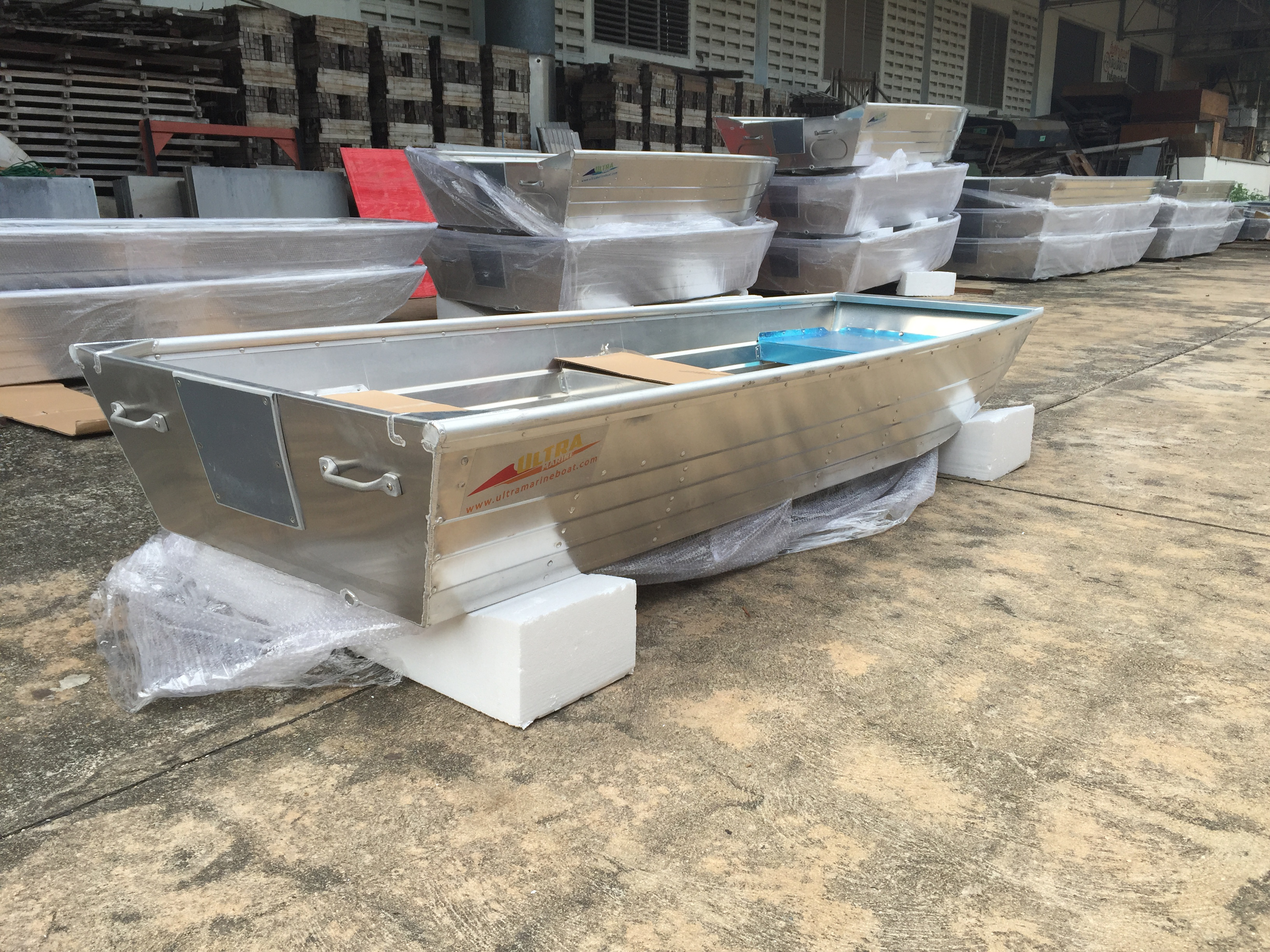 เรือท้องแบน รุ่น AJ10