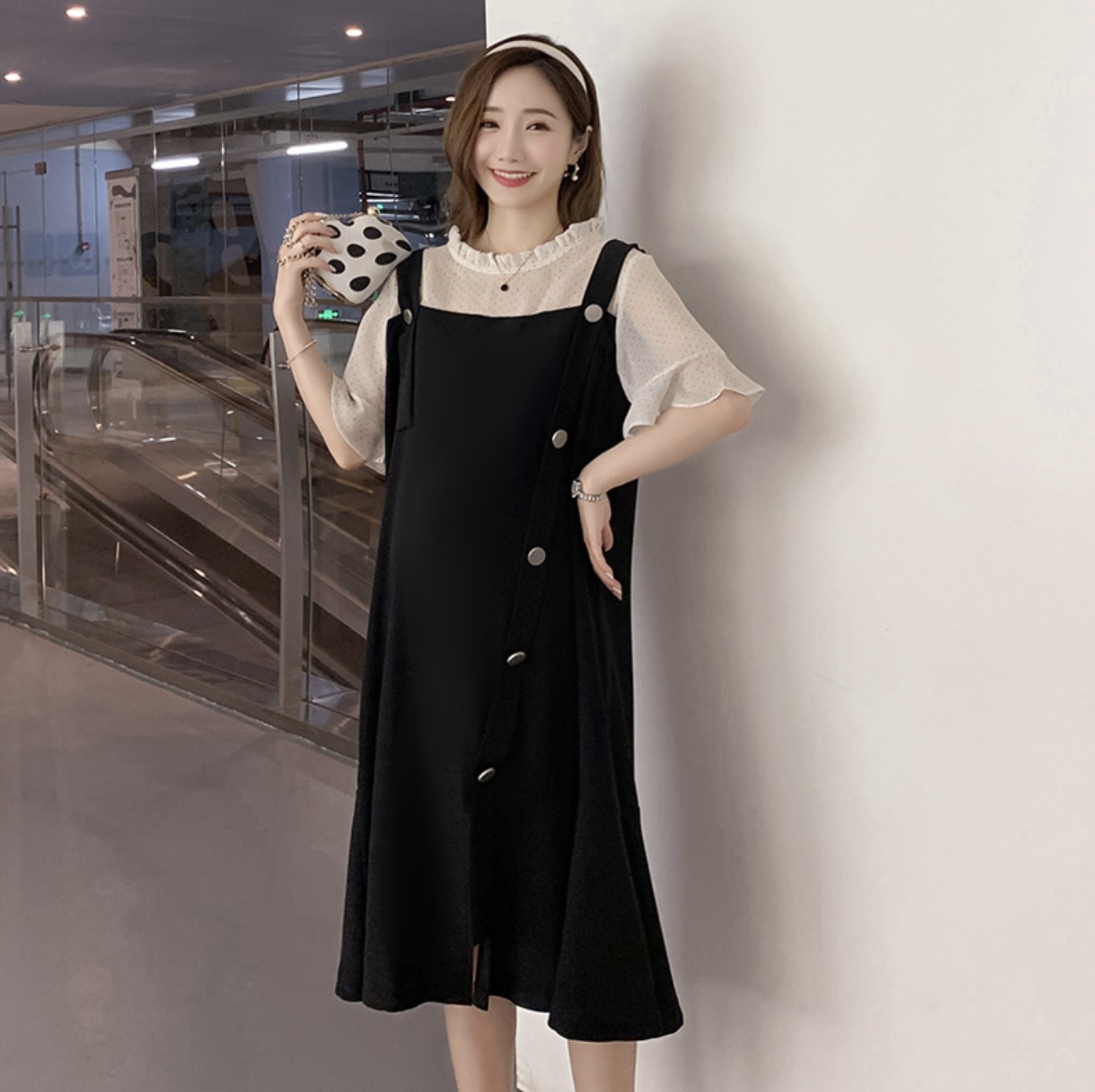 เดรสคลุมท้องแฟชั่น ผ้าชีฟอง เอี๊ยมหลอก ช่วงบนแขนเป็นซีทรู น่ารักเลยค่ะ M L XL XXL