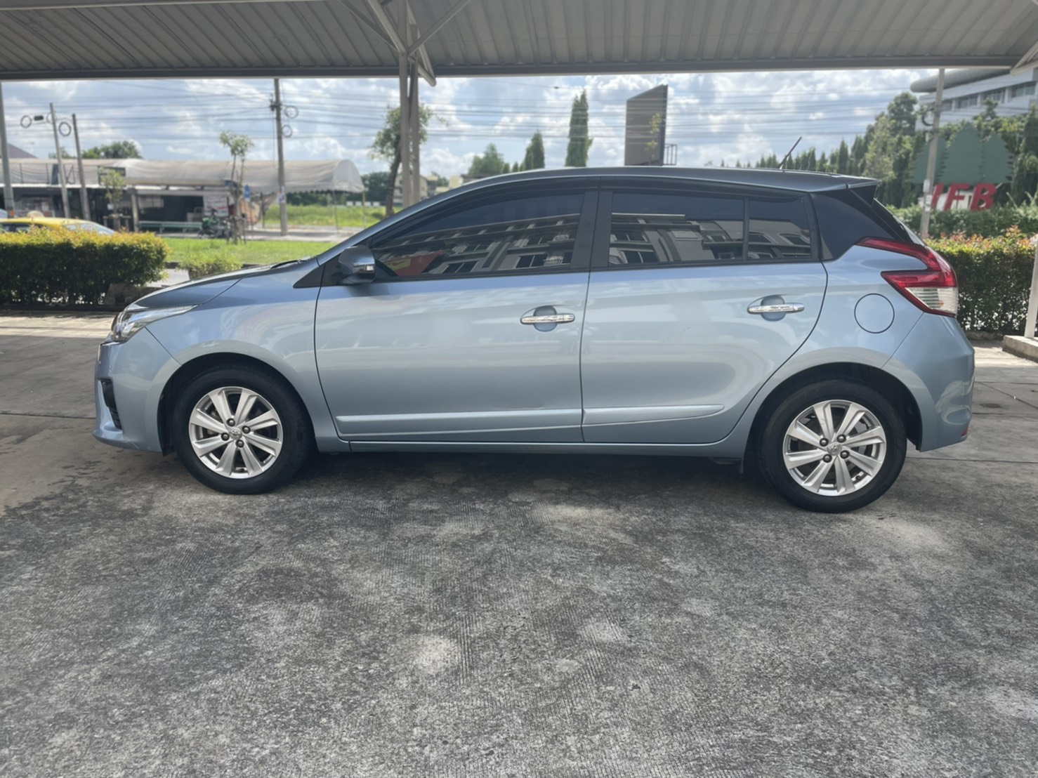 Toyota Yaris 1.2G AT 2013