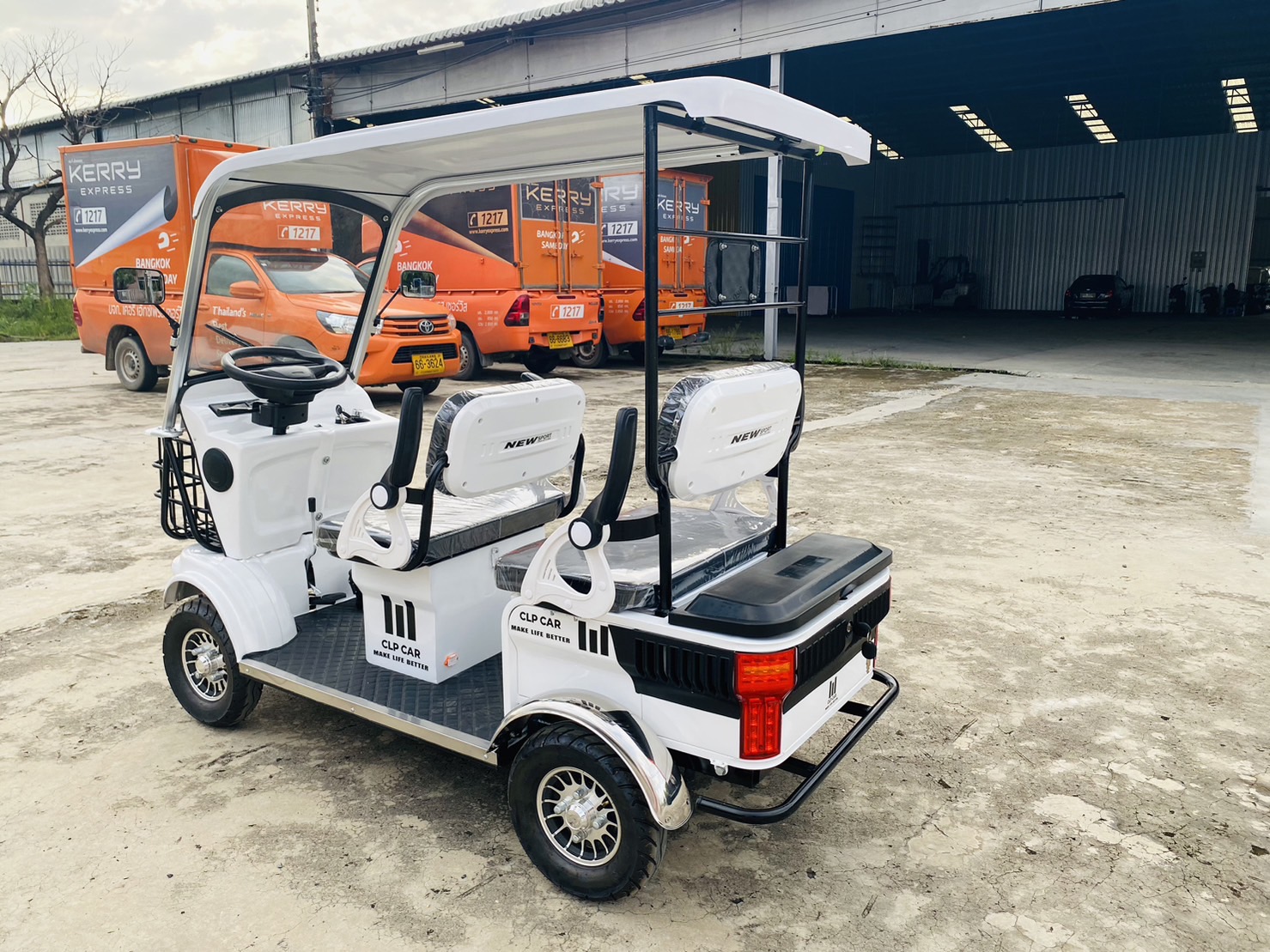 รถกอล์ฟไฟฟ้า 4 ล้อ 4 ที่นั่ง รุ่น M-04 ขับแบบพวงมาลัย