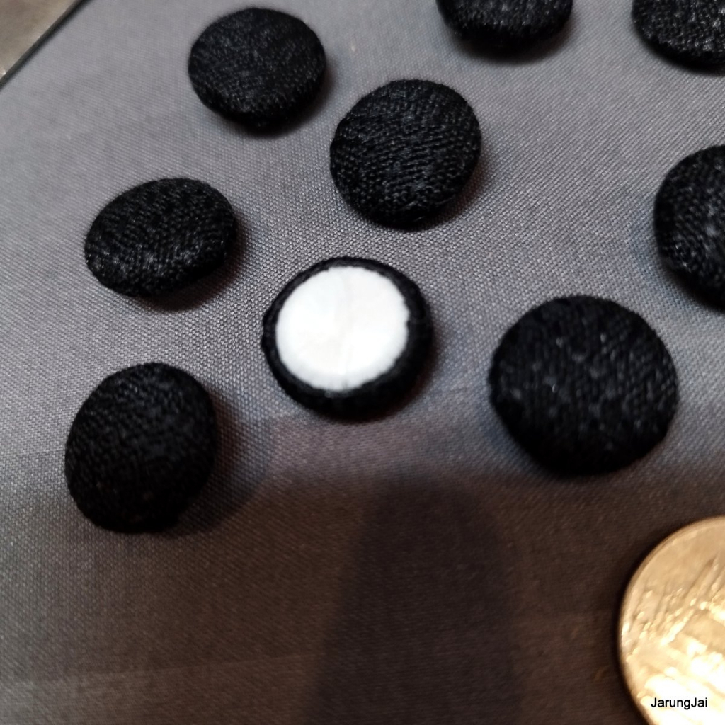 กระดุม สีดำ ผ้าลายลูกแก้ว ศรีสะเกษ ขายเป็นเม็ด bottom