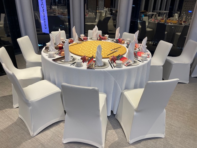 Trp. Trp.ทีอาร์พี ชุดโต๊ะกลม 20 ที่นั่ง พร้อมชุดจานหมุนอาหาร และ ฐานรองหมุนไฟฟ้าถ่านชาร์ทรีโมท