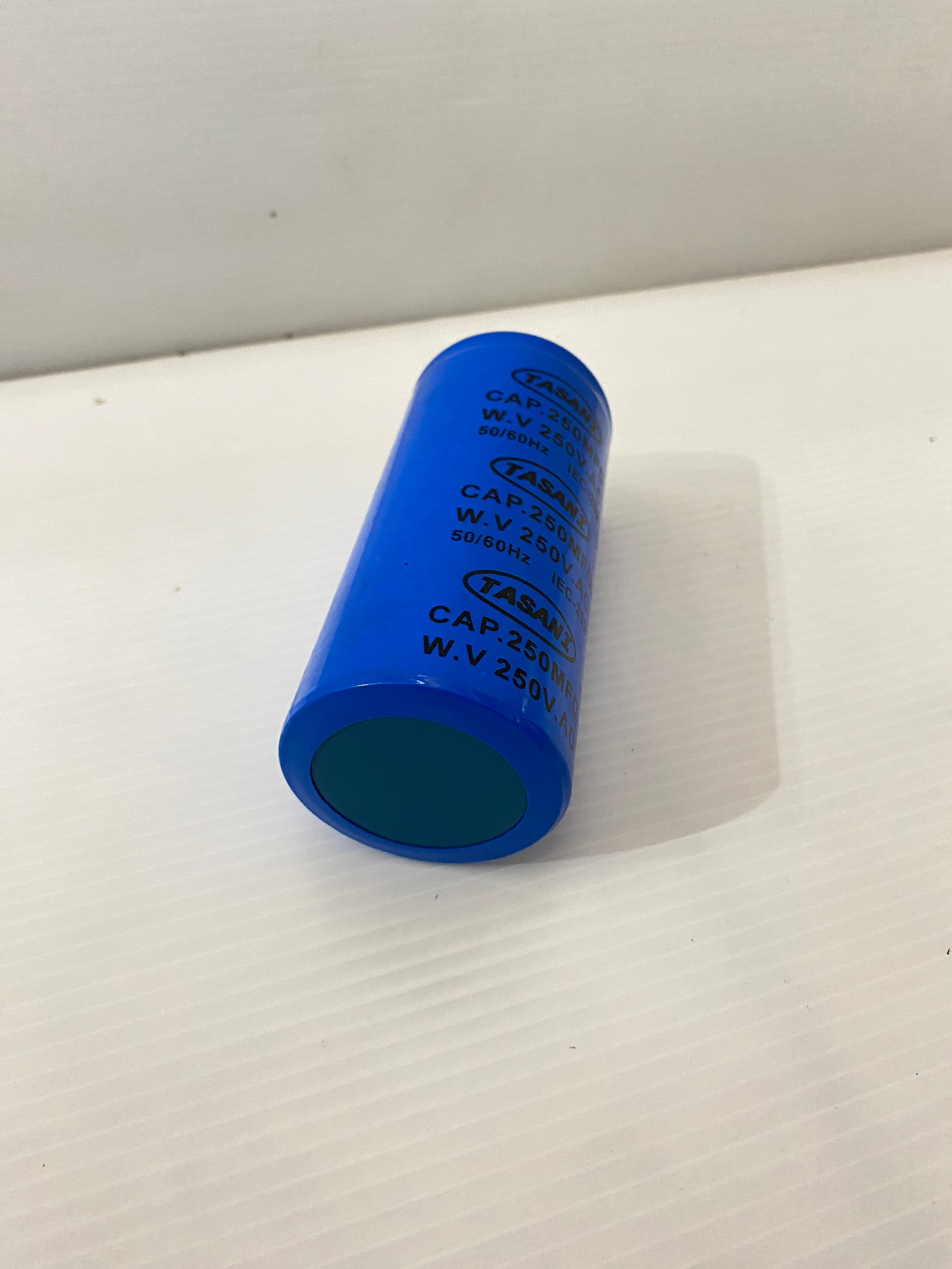 คาปาซิเตอร์ (คอนเดนเซอร์) 250uFx250v. TASANI