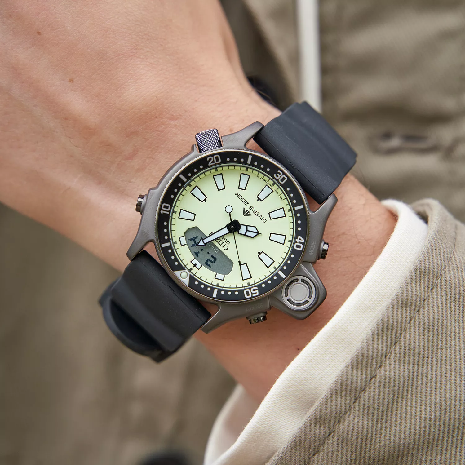 Citizen JP2007-17W นาฬิกาผู้ชาย Promaster Aqualand Diver Men's Watch