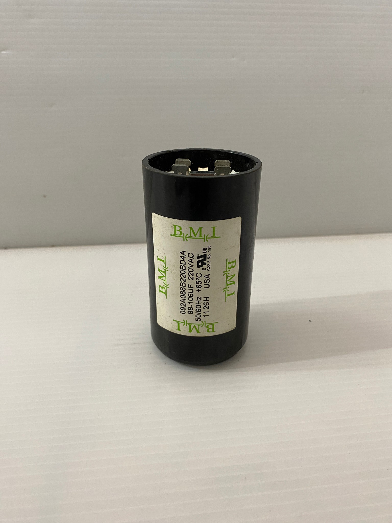 คาปาซิเตอร์ (คอนเดนเซอร์) 88-106uFx220v. B.M.I.แท้