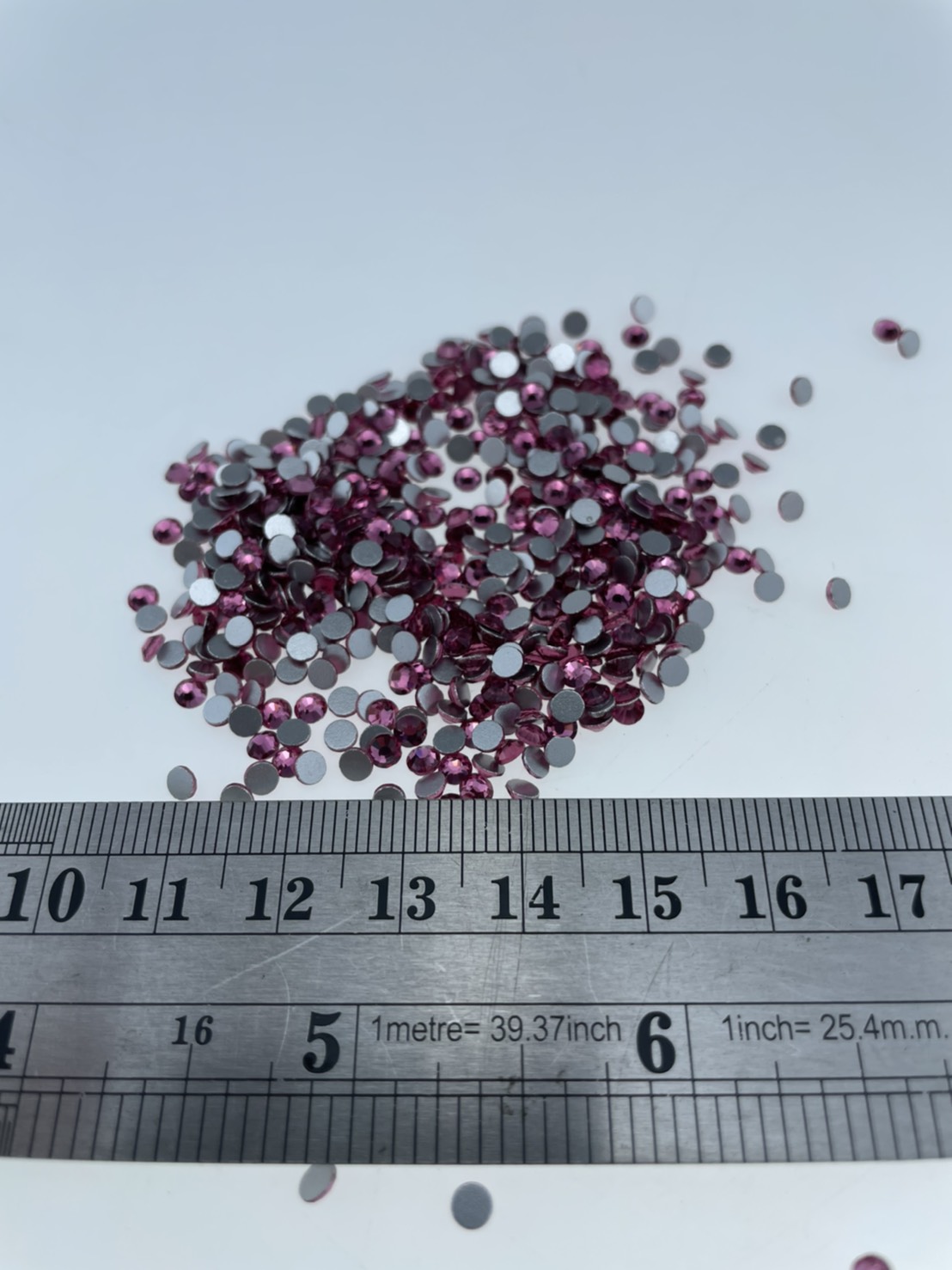 เพชรคริสตัลก้นตัด ขนาด SS12 (3.2มิลลิเมตร ) จำนวน 1440 เม็ดใช้งานง่ายเหมาะกับงาน DIYเสื้อผ้าต่างๆ