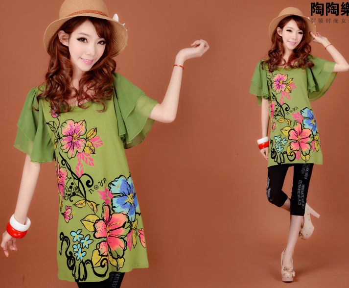 ((พร้อมส่ง)) เสื้อผ้าแฟชั่นผู้หญิง : เสื้อแฟชั่นสีเขียว แต่งลายดอกไม้ ปักเลื่อมสีสดใส แขนผ้าโปร่ง ใส่เป็นเดรสได้ น่ารักมากๆจ้า