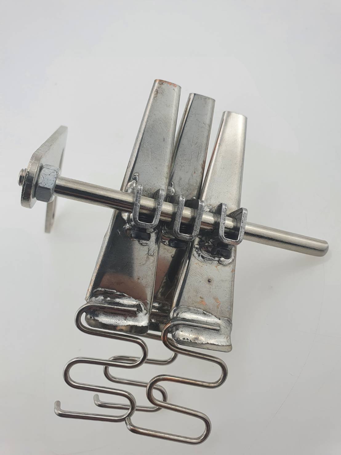 ซองกุ้นแถบผ้า ซองเย็บแถบ ซองกุ๊นแถบ สำหรับจักรดึงยาง จำนวน 3 แถบสามารถปรับความห่างของแถบได้ ใช้งานกับจักรหลายเข็ม