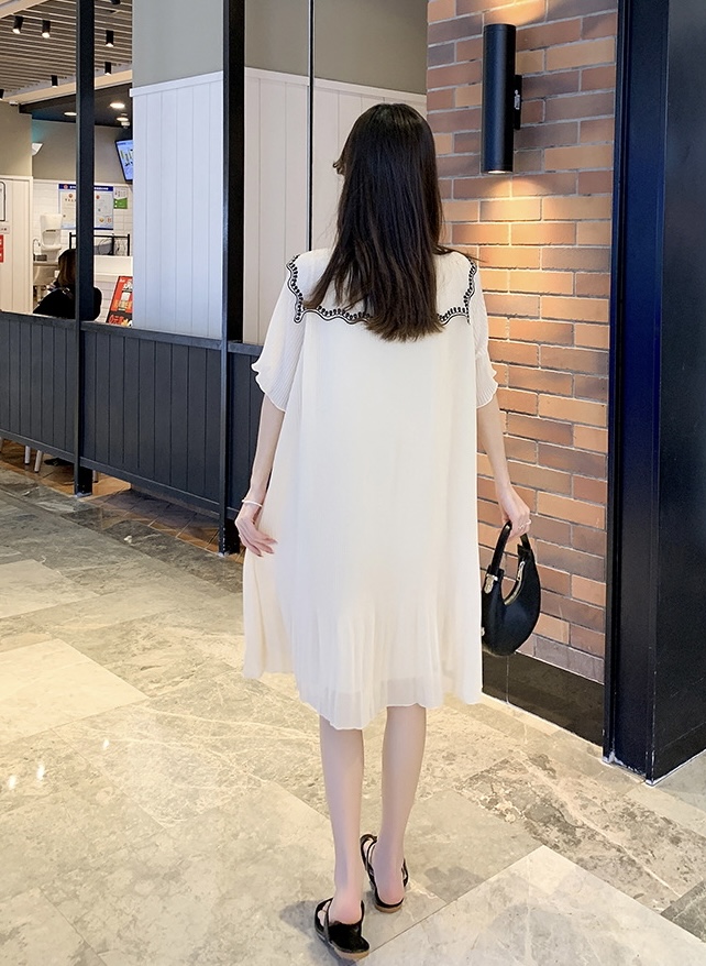 เดรสคลุมท้องแฟชั่น สุดน่ารัก ผ้าชีฟองอัดพรีททั้งชุด ปกคอแต่งด้วยลูกไม้ มีเชือกผูกเพิ่มความเก๋ มีซับใน M L XL XXL