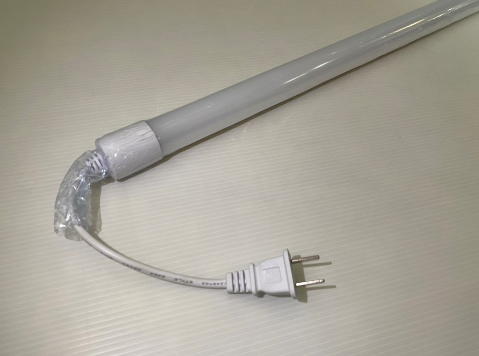 หลอดไฟสี LED กันน้ำ สีขาว พร้อมปลัีก #T8-18w White TN