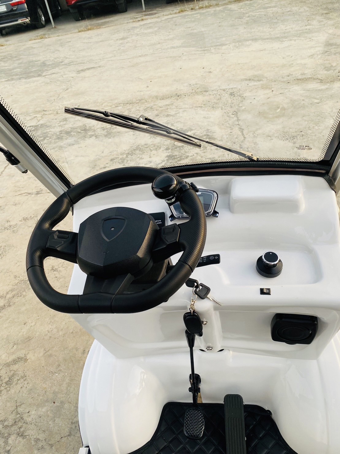 รถกอล์ฟไฟฟ้า 4 ล้อ 4 ที่นั่ง รุ่น M-04 ขับแบบพวงมาลัย