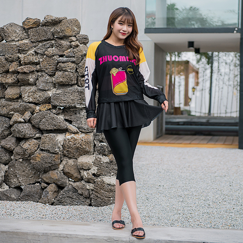 ชุดว่ายน้ำคนอ้วน ไซส์ใหญ่ 6xl พร้อมส่ง:ชุดว่ายน้ำสีดำแต่งลายกราฟฟิก set 3 ชิ้น มีบรา กางเกงติดกระโปรงและเสื้อคลุมแขนยาว แบบน่ารักมากๆจ้า :ขนาด -รอบอก 42 - 52 นิ้ว- เอว 34 - 44 นิ้ว - สะโพก 42 - 54 นิ้ว - เสื้อคลุมกว้าง 52 นิ้ว