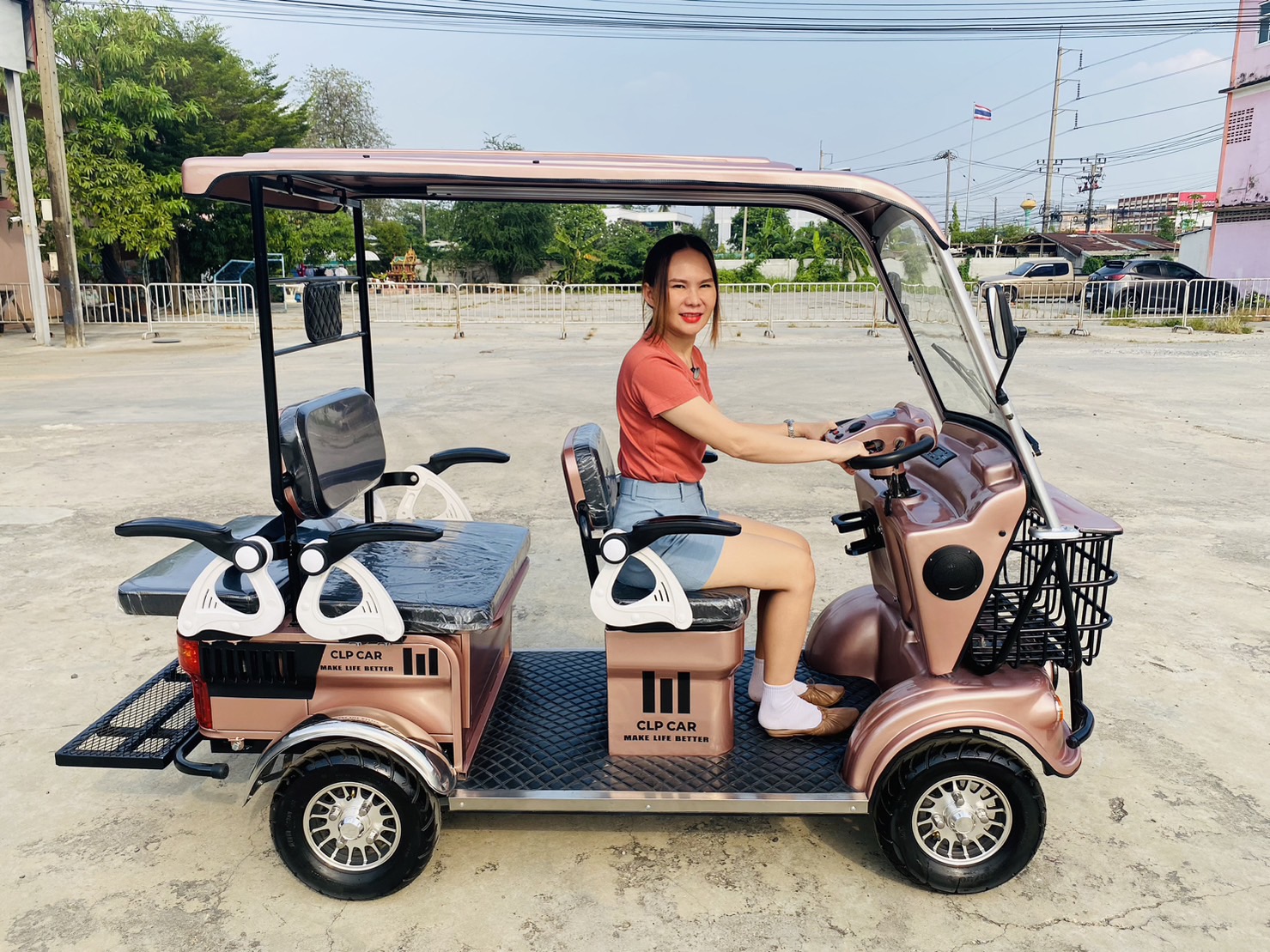 รถไฟฟ้า 4 ล้อ 4-5 ที่นั่ง รุ่น M-01T ยี่ห้อ CLP CAR ขับแฮนด์บิด สีชมพูพิ้งค์โกลว์