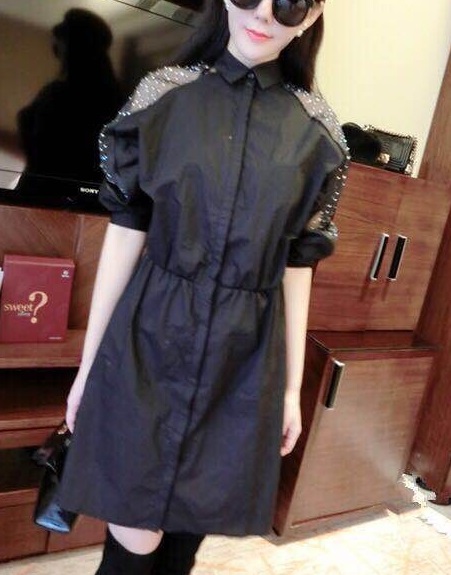 ชุดเดรสแฟชั่นพร้อมส่ง : เดรสสีดำแฟชั่น แต่งผ้าโปร่งที่ไหล่และประดับเลื่อม น่ารัก น่ารักจ้า