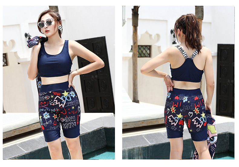 ชุดว่ายน้ำคนอ้วน 9xl แบบสปอร์ตพร้อมส่ง :ชุดว่ายน้ำไซส์ใหญ่สีน้ำเงินแต่งลายกราฟฟิก set 3 ชิ้น มีเสื้อคลุมตัวนอก บราแต่งลายอักษร และกางเกงขาสั้นแต่งลายสีสันสวยสดใส แบบเก๋น่ารักมากๆจ้า:บรารอบอก50-62นิ้ว เอว48-60นิ้ว สะโพก52-64นิ้ว เสื้อคลุมรอบอกกว้าง62นิ้ว