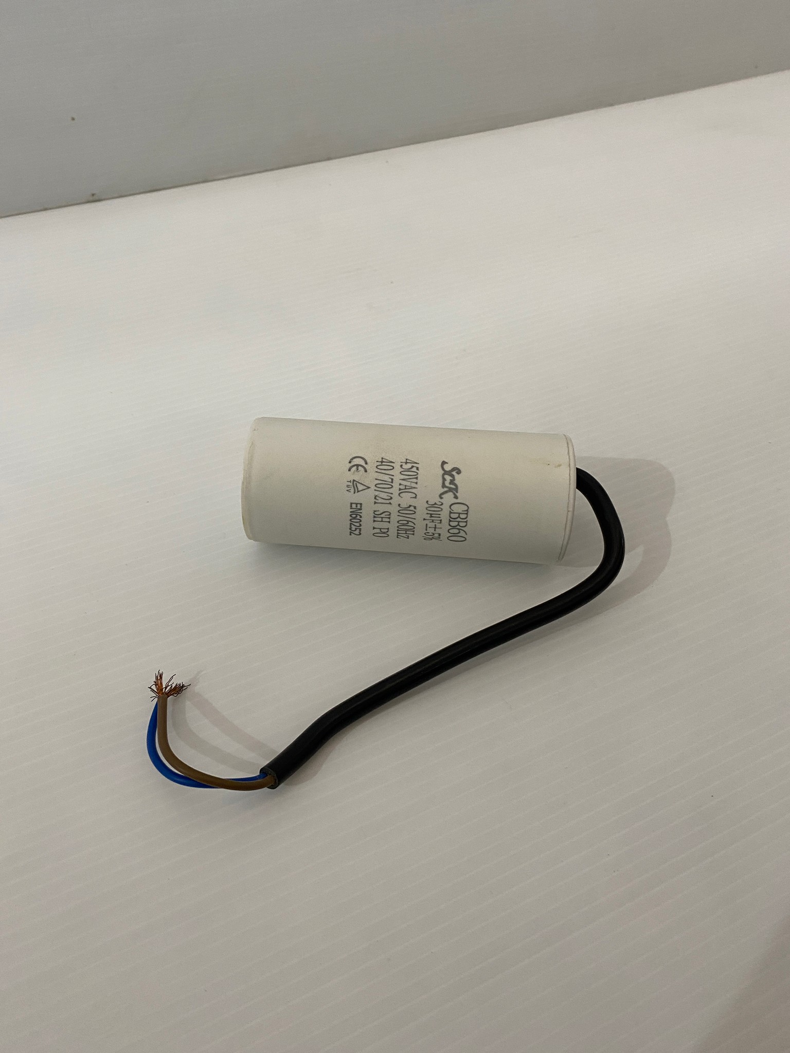 คาปาซิเตอร์ 20uf 25uf 30uf 35uf 40uf 45uf 50uf 450V. มีสาย (คอนเดนเซอร์) Santoshi Capacitor