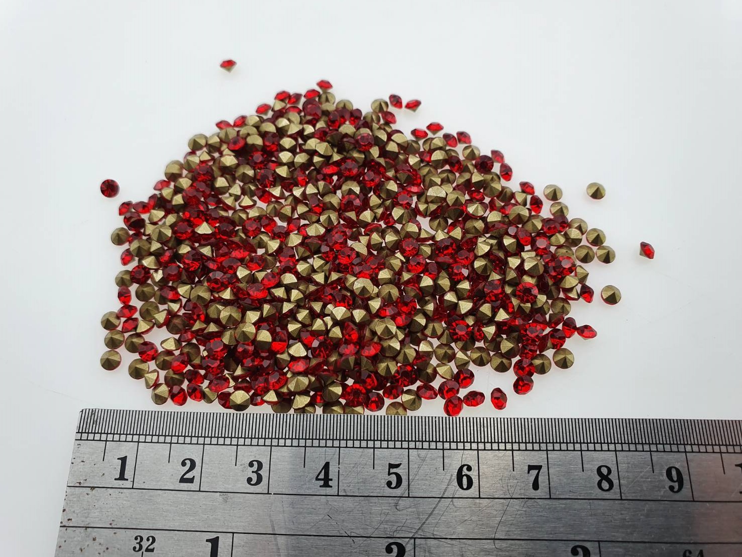 เพชรตูดแหลม เพชรก้นแหลม เพชรเทียม เพชรกระจก เพชรคริสตัล พลอยกระจก สีแดง ขนาดต่างๆ