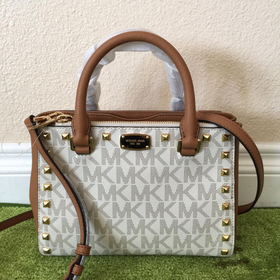 กระเป๋า Michael kors kellen white signature studded handbag