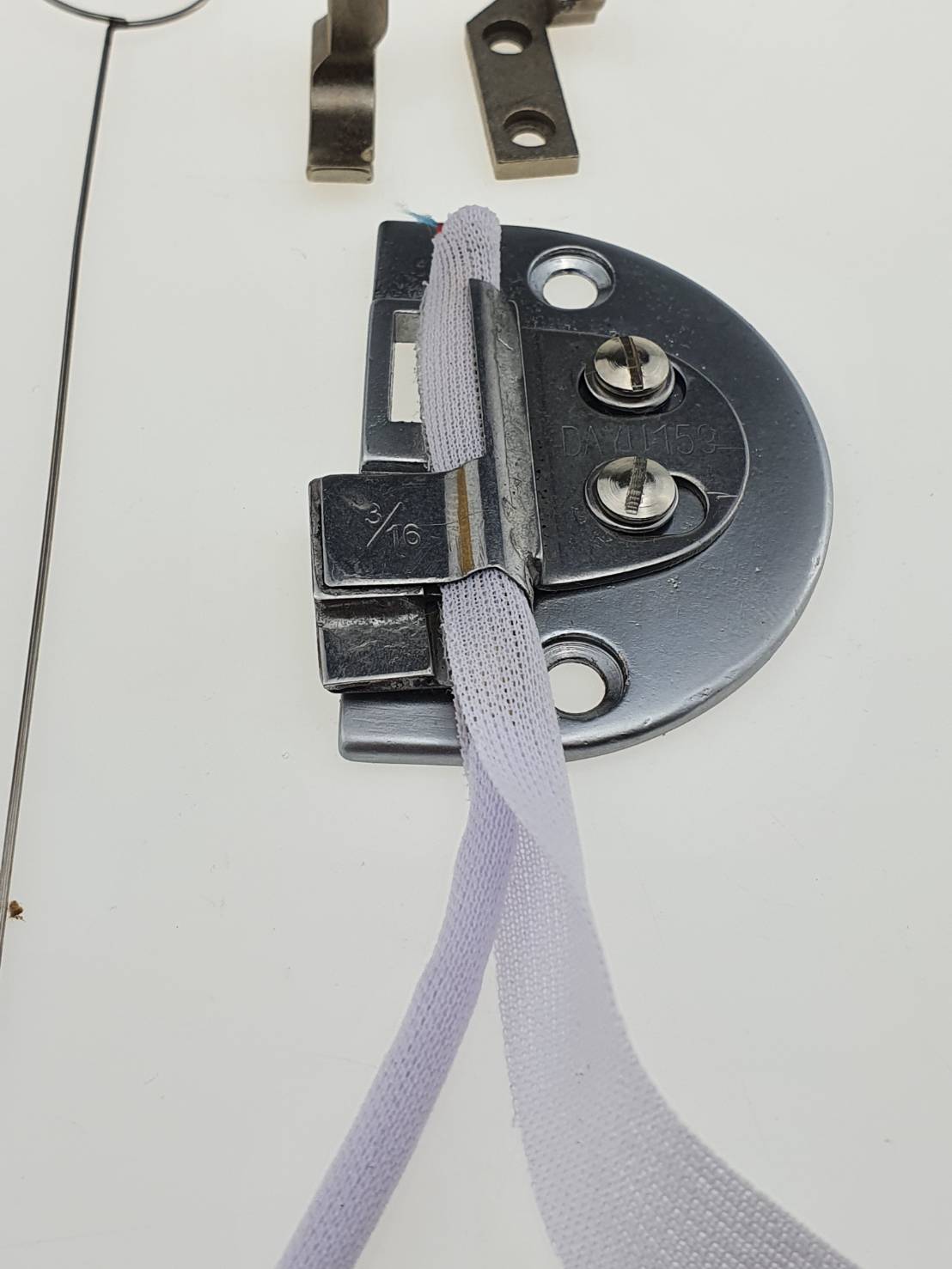 ซองกลับไส้ไก่จักรเย็บผ้าอุตสาหกรรมสำหรับทำสายกุ๊น เย็บไส้ไก้เสร็จโดยไม่ต้องมากลับในภายหลัง