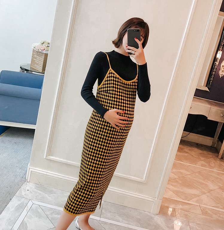 เอี๊ยมกระโปรงคลุมท้องยาว ผ้าไหมพรมยืดตัวนิ่ม มาพร้อมเสื้อแขนยาวใส่น่ารักมากค่ะ