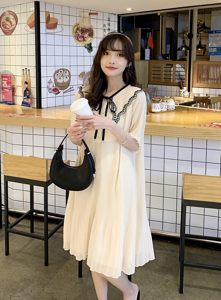 เดรสคลุมท้องแฟชั่น สุดน่ารัก ผ้าชีฟองอัดพรีททั้งชุด ปกคอแต่งด้วยลูกไม้ มีเชือกผูกเพิ่มความเก๋ มีซับใน M L XL XXL