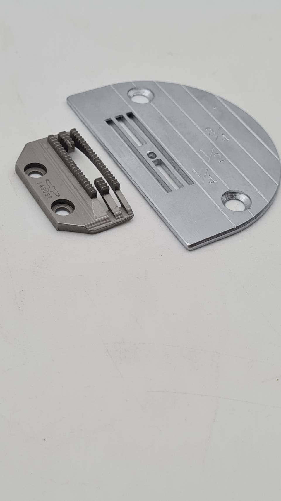 แป้นฟันจักรสำหรับจักรอุตสาหกรรมเข็มเดี่ยวสำหรับงานเย็บผ้าทั่วไป Plate Feed dog