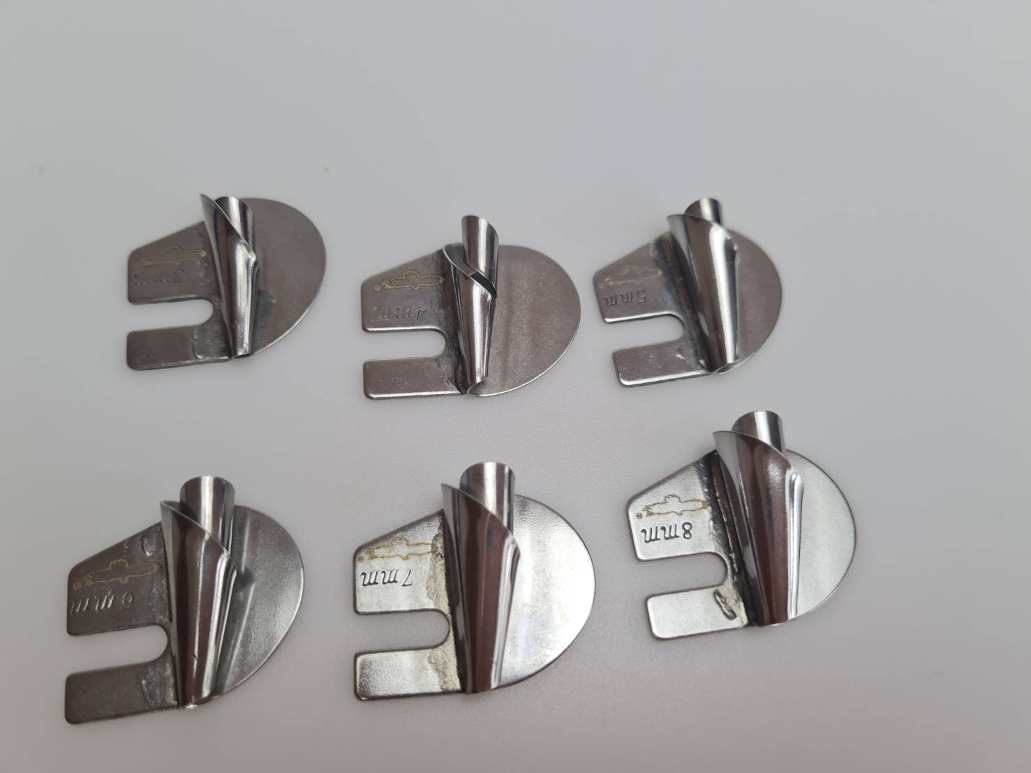 ซองม้วนชายผ้าสำหรับจักรอุตสาหกรรมเข็มเดี่ยวแบบ ผ้าหนาและ หลบตะเข็บได้ในตัว สำหรับช่างเย็บผ้า