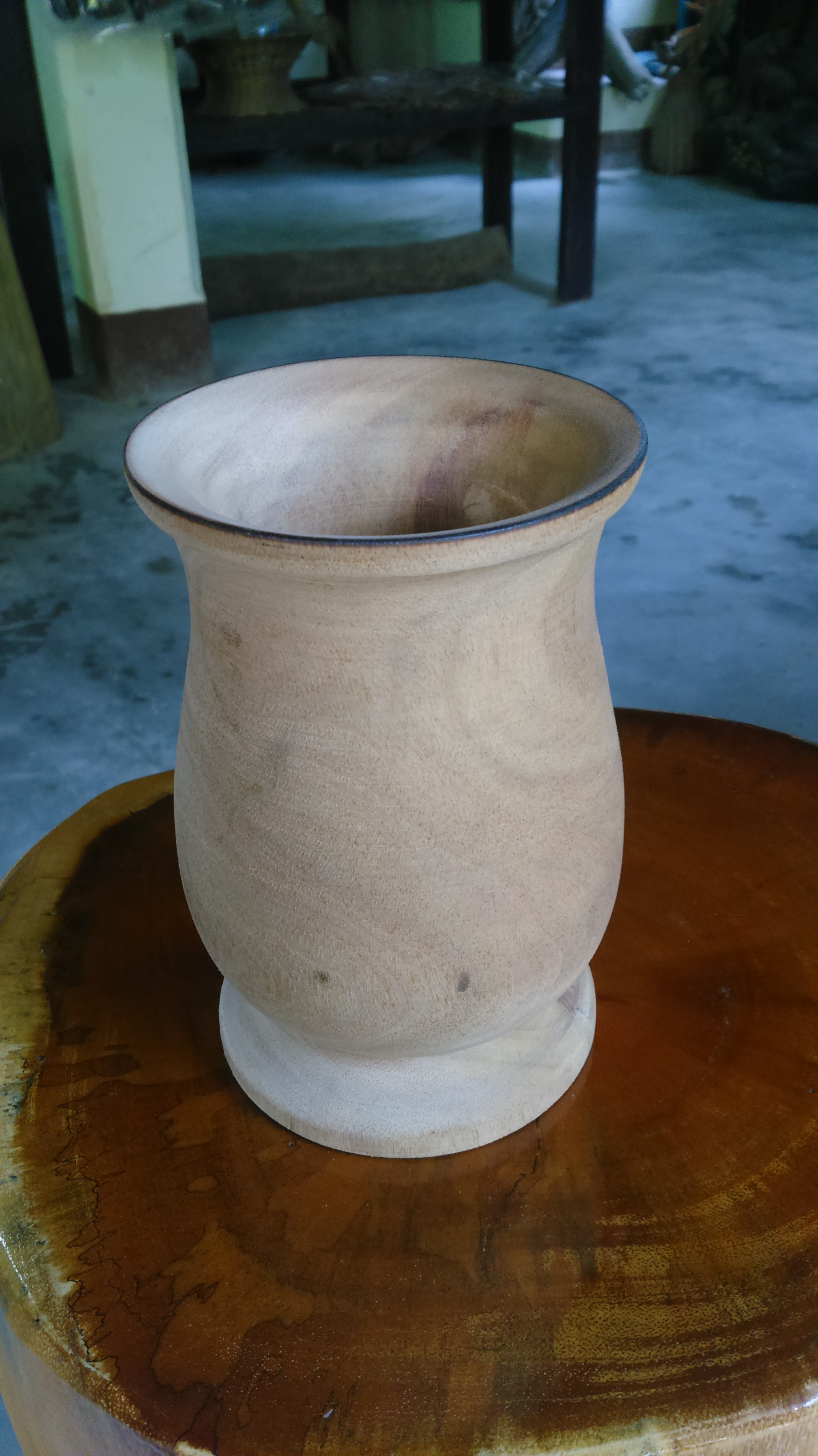 แจกันทรงปากกว้าง ไม้เทพทาโร