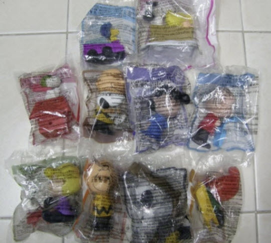 โมเดลตัวการ์ตูน Snoopy ครบชุด 10 ตัว (Mc ไทย)