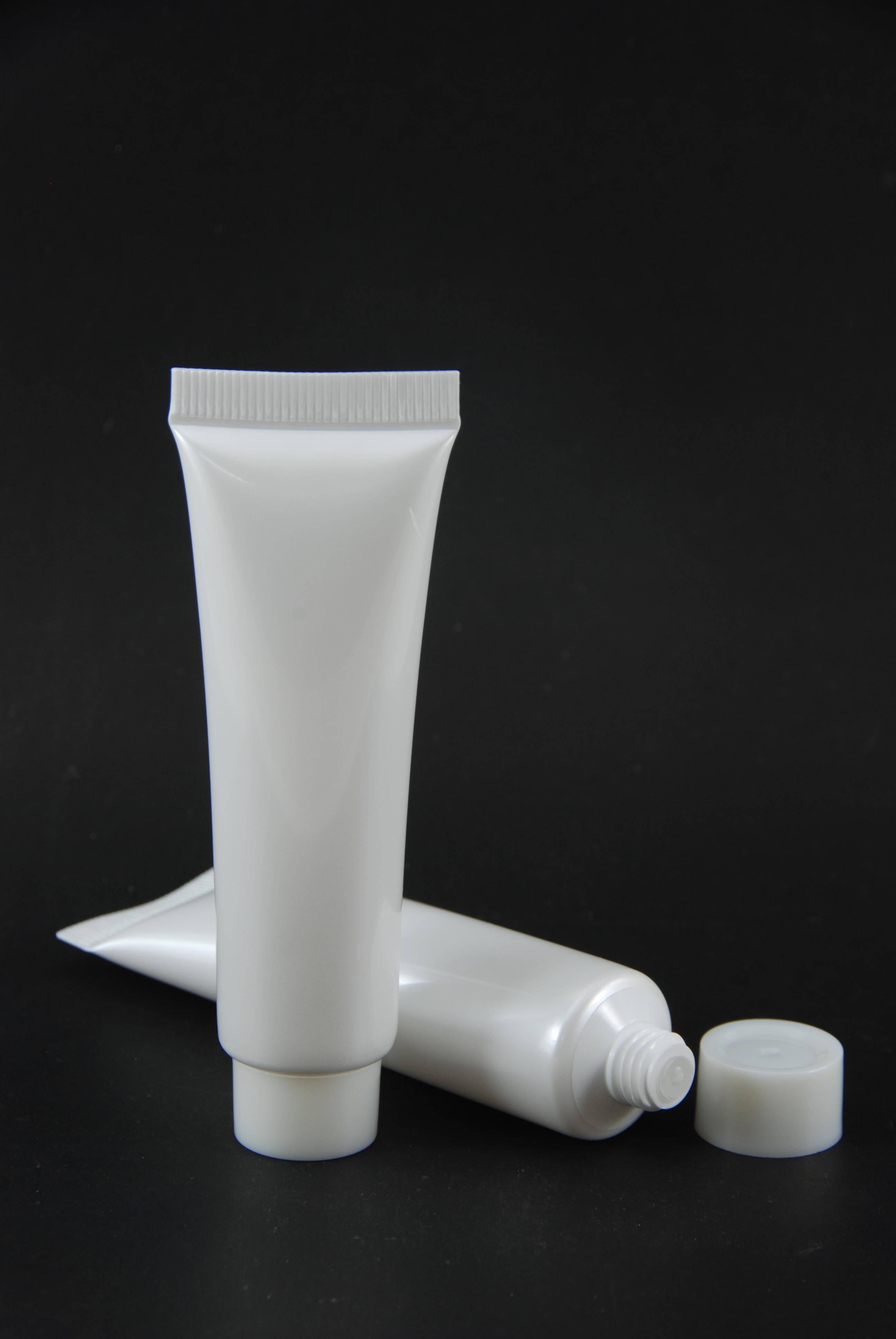 หลอดโฟม 15 กรัม สี ขาว แพคละ 10 ใบ