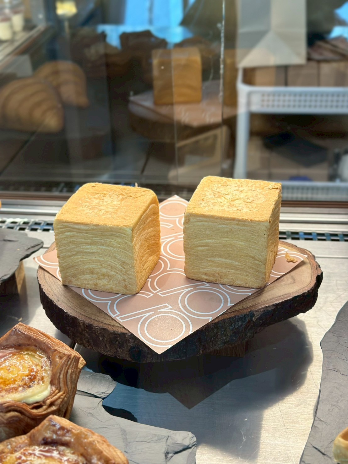 ผลงานกระดาษรองขนม